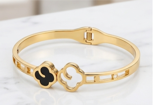 Elegant Gold Clover Bangle